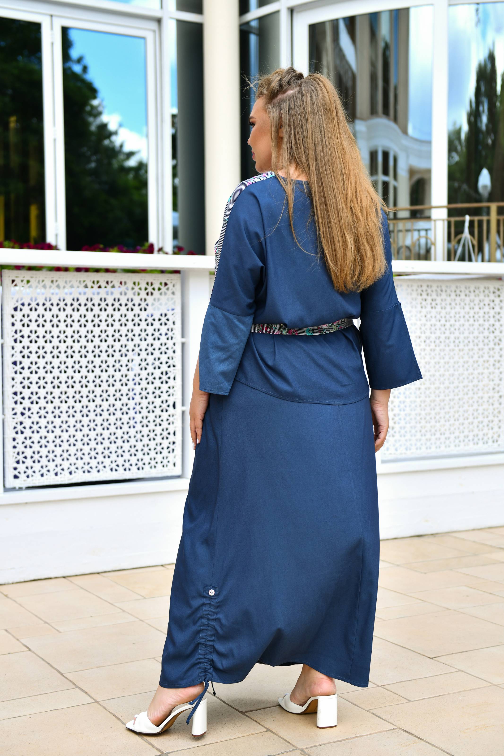 Zweiteiler in Blau locker