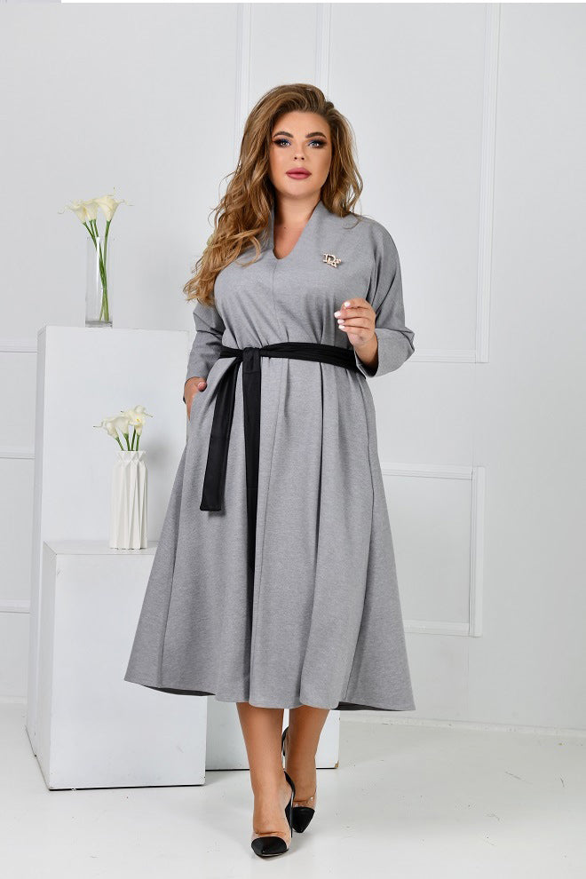 Maxikleid in Grau mit Gürtel