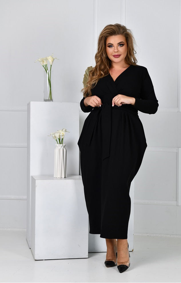 Kleid in Schwarz mit Gürtel
