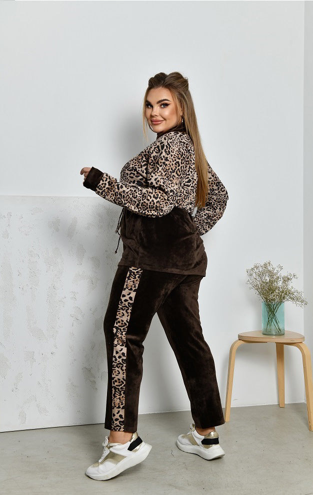 Zweiteiler in Braun im Leo-Look