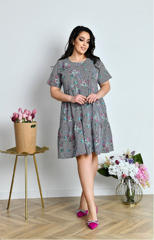 Maxikleid in Grau gestreift kurz