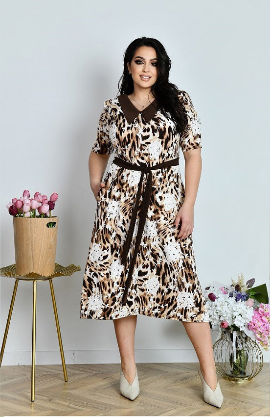 Sommerkleid in Braun im Leo-Look mit Gürtel