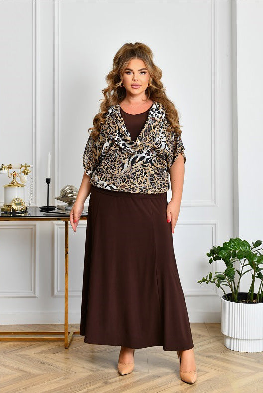 Zweiteiler in Braun im Leo-Look