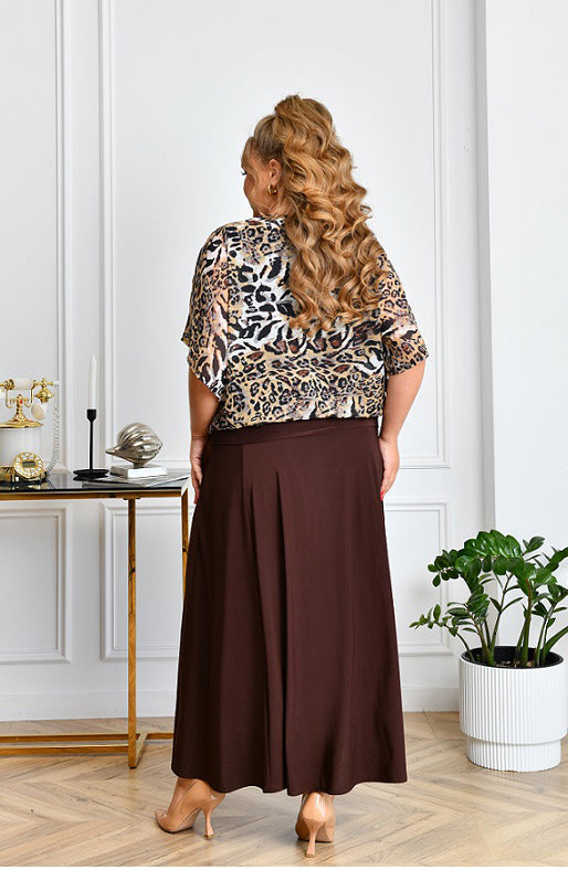 Zweiteiler in Braun im Leo-Look