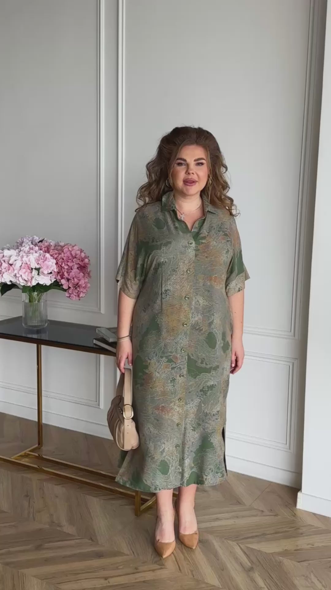 Hemdblusenkleid in Oliv mit Print