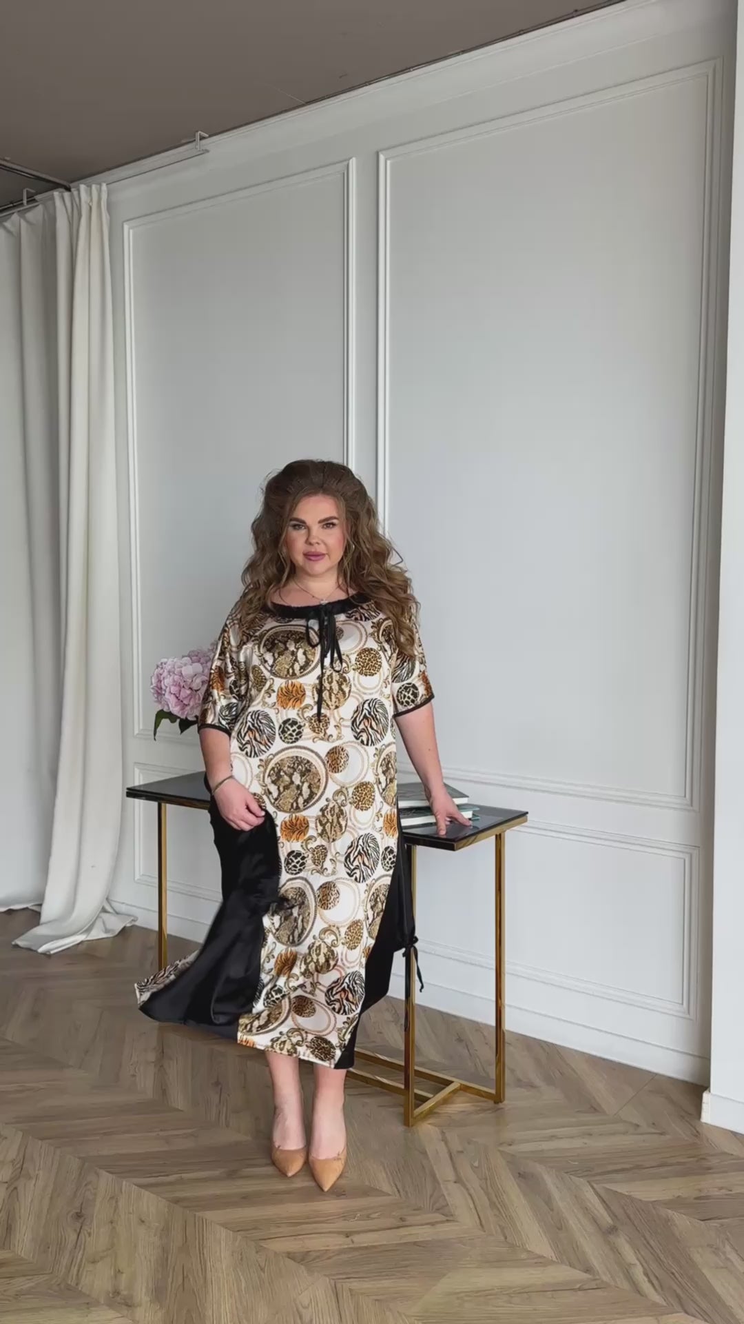 Schwarzes Kleid mit Animalprint
