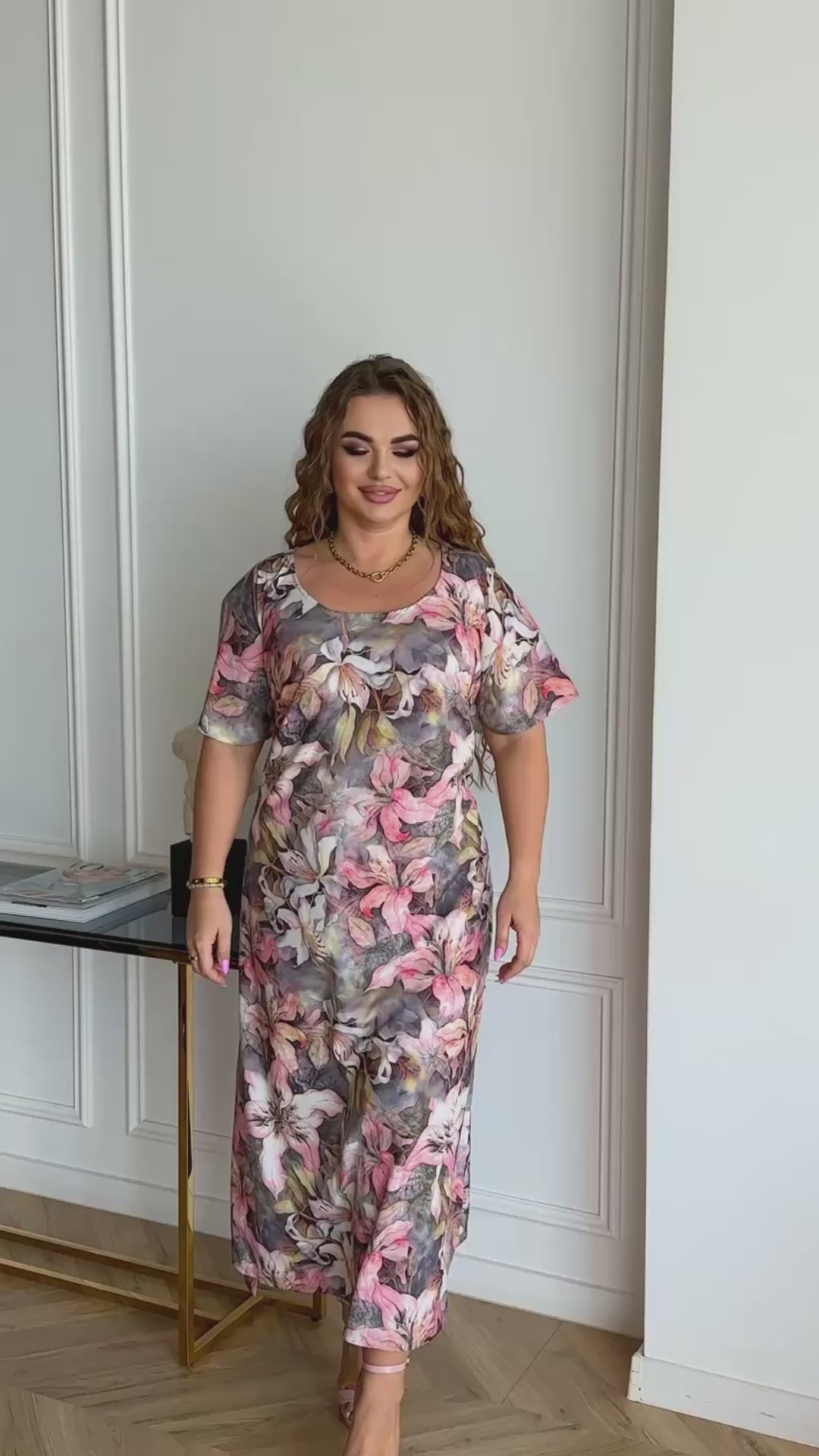 Sommerkleid in Rosa mit Blumenprint locker